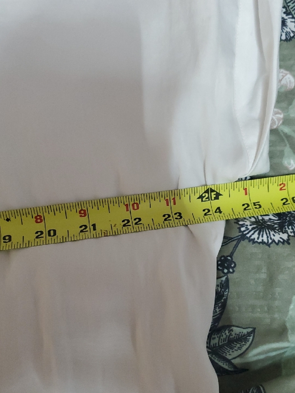 Banana Republic Off-White V-Neck Short Sleeve Tunic - Picture 9 of 9